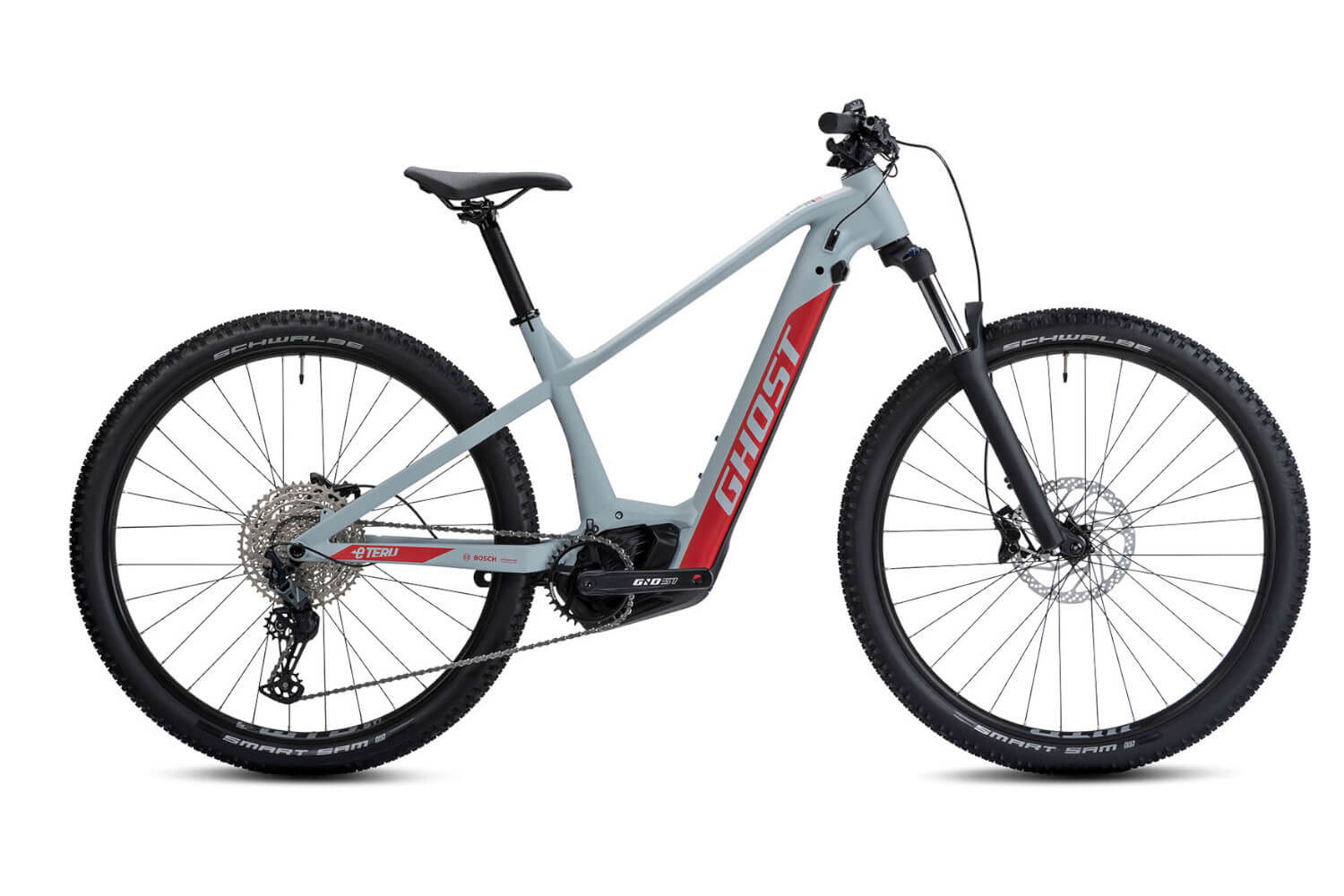 Ghost E-Teru B Advanced:Dieses Mountainbike Hardtail ist das Mittelklasse-Modell der E-Teru Reihe und bietet dir alles was du f?r eine sportlich agile Fahrradfahrt ben?tigst.Der?Diamantrahmen besteht aus hochwertigem Aluminium und ist ziemlich robust?verarbeitet.?Geschaltet wird mit einer?12 Gang?Kettenschaltung von Shimano