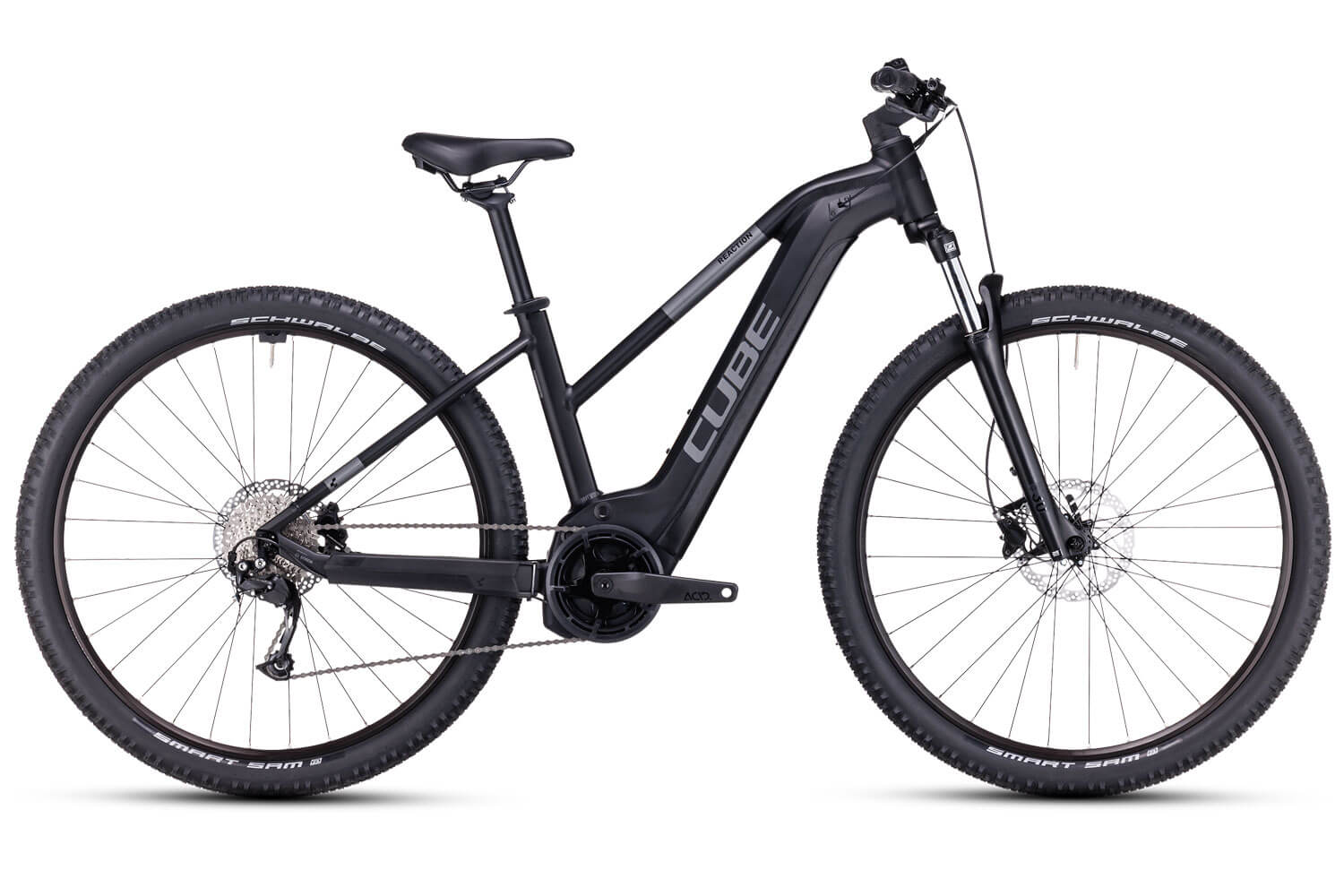 Cube E-Mountainbike Reaction Hybrid Performance 500 Trapez:Dieses Rad ist ein klassisches E-Bike Mountainbike. Es hat eine sehr moderne und junge Optik und gef?llt.Die Besonderheit daran ist die Rahmengeometrie: Trapez bezieht sich auf das steil abfallende