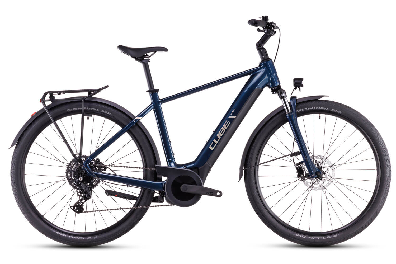 Cube E-Bike Trekking Touring Hybrid ONE 625 2025Mit diesem Trekkingfahrrad bekommst du ein voll ausgestattetes Elektrofahrrad f?r deinen Alttag oder Touren das den geschmeidigen Support des Bosch Performance Line Motor mit dem hochkapazitiven 625 Wh Akku geniesst. Komfortaberl und zuverl?ssig ist die Filosofie des Cube E-Bikes