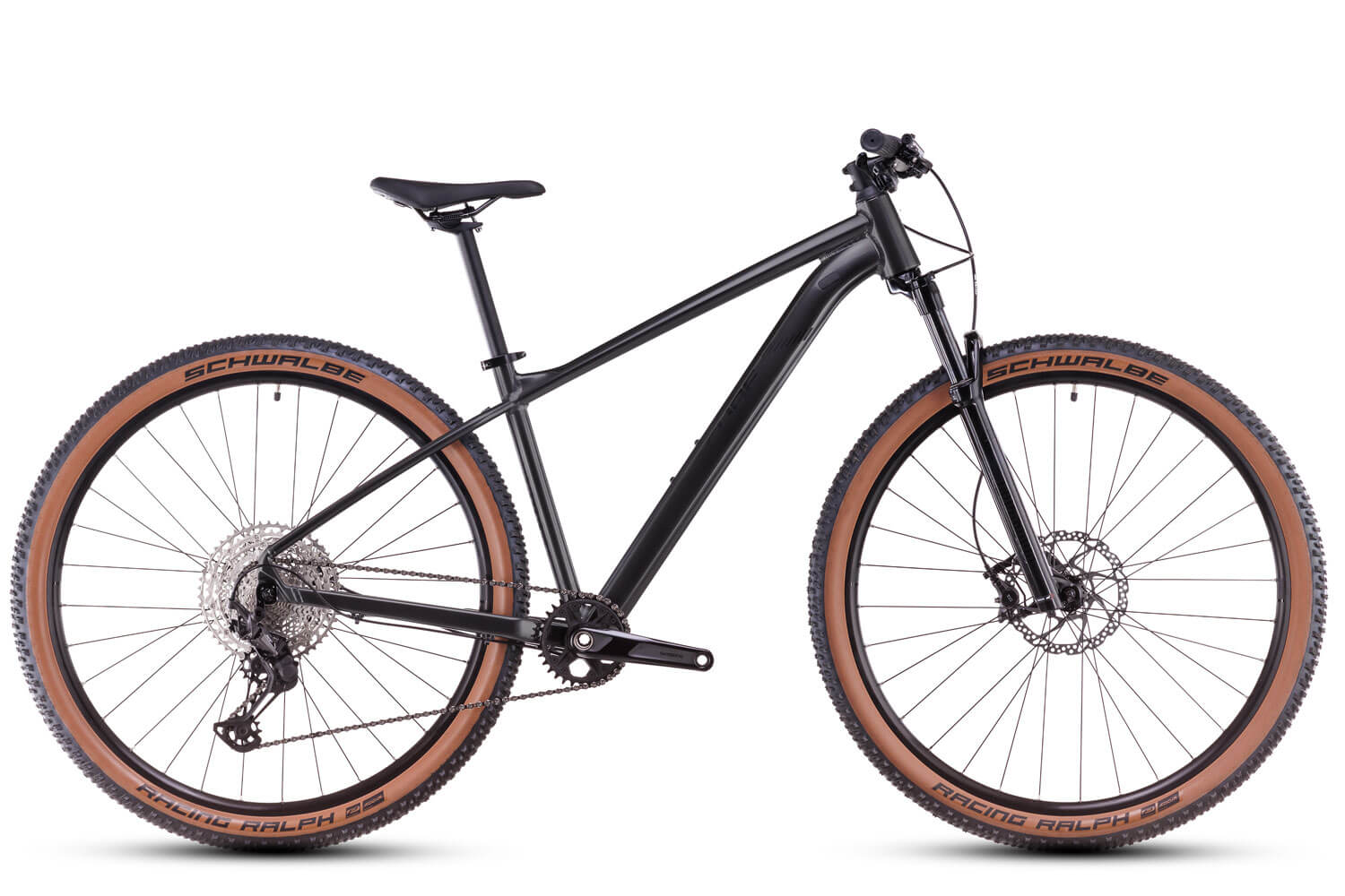 Cube Hardtail?Reaction SLX 2025 Das Reaction SLX ist die perfekte Mischung zwischen Zuverl?ssigkeit und Performance. Die moderne und cleane Optik des Bikes ?berzeugt.Pr?zise Schaltvorg?nge sowie zuverl?ssig und wartungsarm