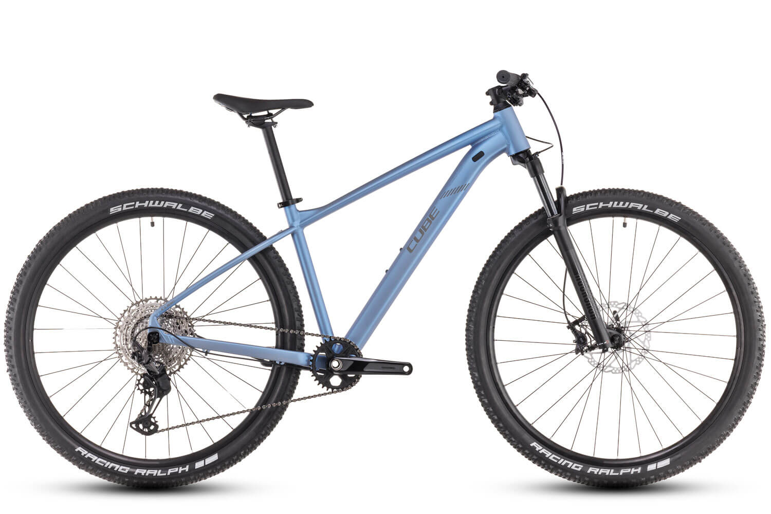 Cube Hardtail?Reaction SLX 2025 Das Reaction SLX ist die perfekte Mischung zwischen Zuverl?ssigkeit und Performance. Die moderne und cleane Optik des Bikes ?berzeugt.Pr?zise Schaltvorg?nge sowie zuverl?ssig und wartungsarm